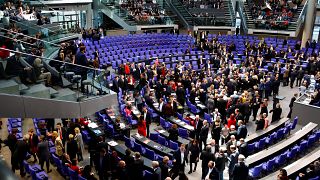 البرلمان الألماني يصدم اللاجئين بموافقته على وقف لمّ شمل عائلاتهم