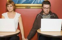 واحد من كل ثلاثة أزواج يتابع البحث عن شريك على الإنترنت