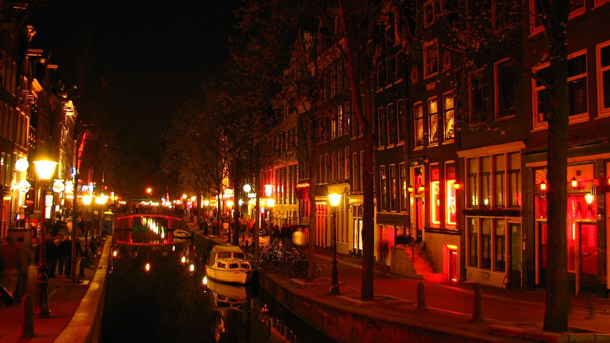 أمستردام تعيد تنظيم "منطقة الضوء الأحمر"
