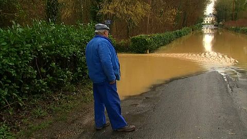 Rain continues to flood Paris suburbs