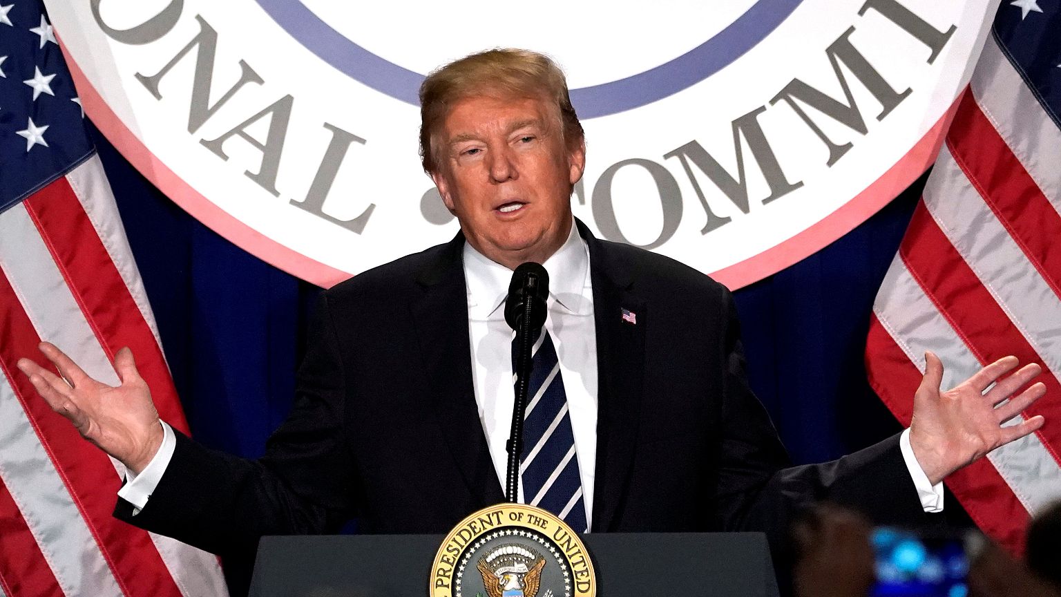 Trump autoriza divulgação de relatório que abre 'guerra' com o FBI