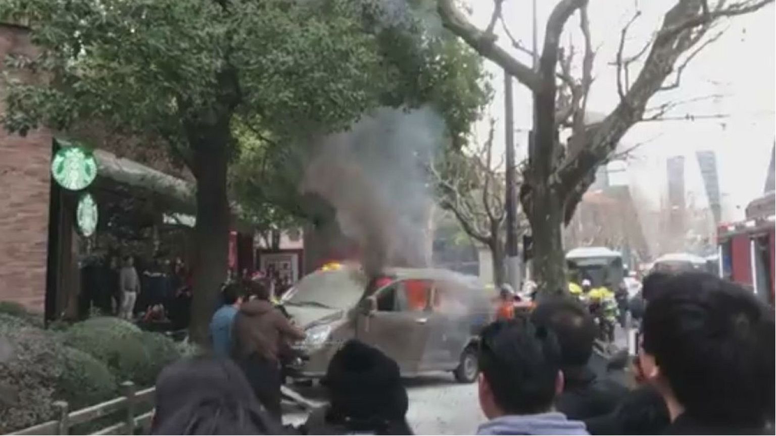 سیگار کشیدن هنگام رانندگی ۱۸ مجروح بر جای گذاشت