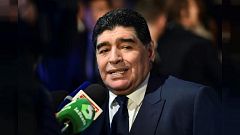 أسطورة كرة القدم الأرجنتينية دييغو مارادونا