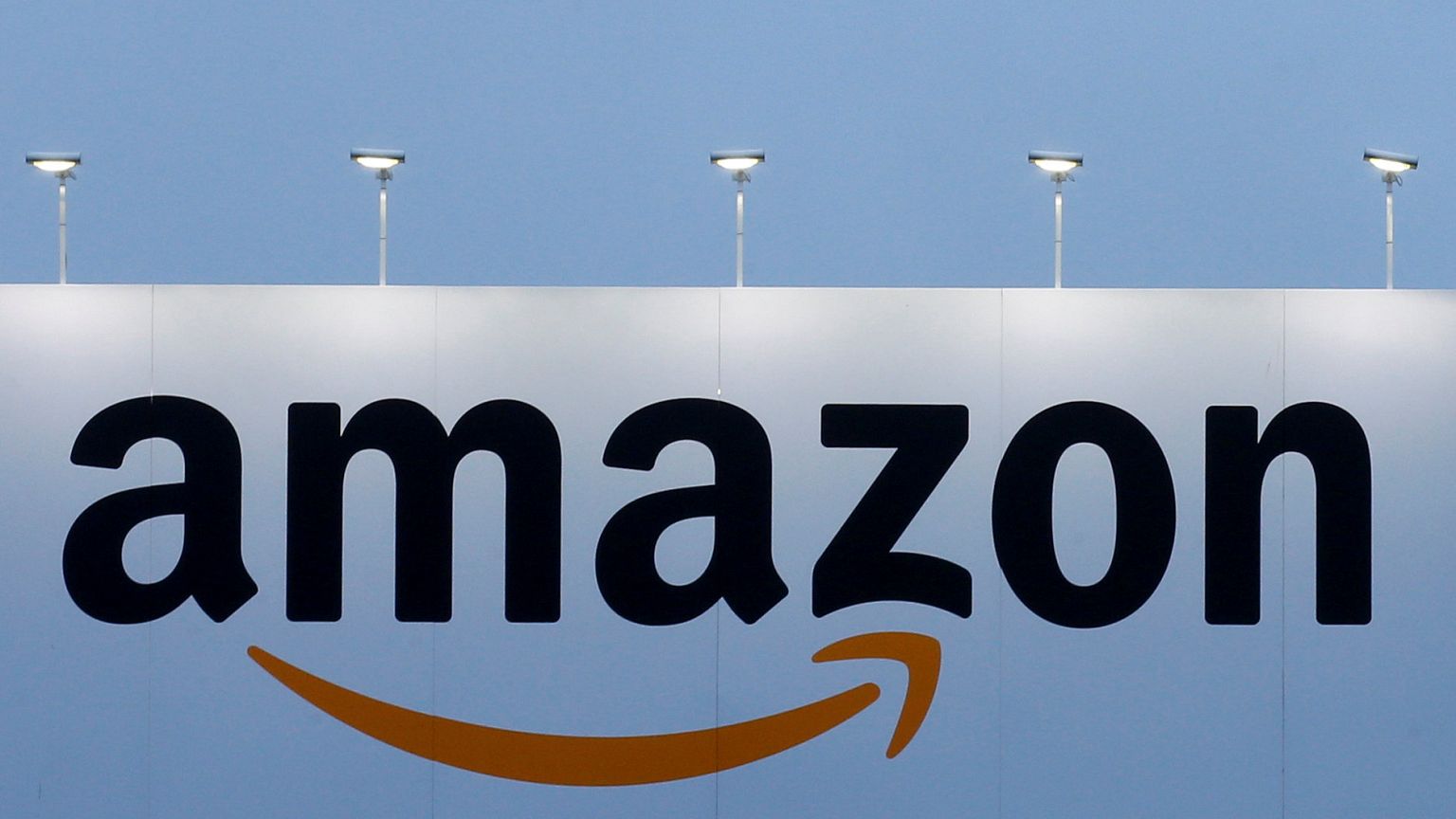 Σάλος στην Ιταλία για το "βραχιολάκι" της Amazon