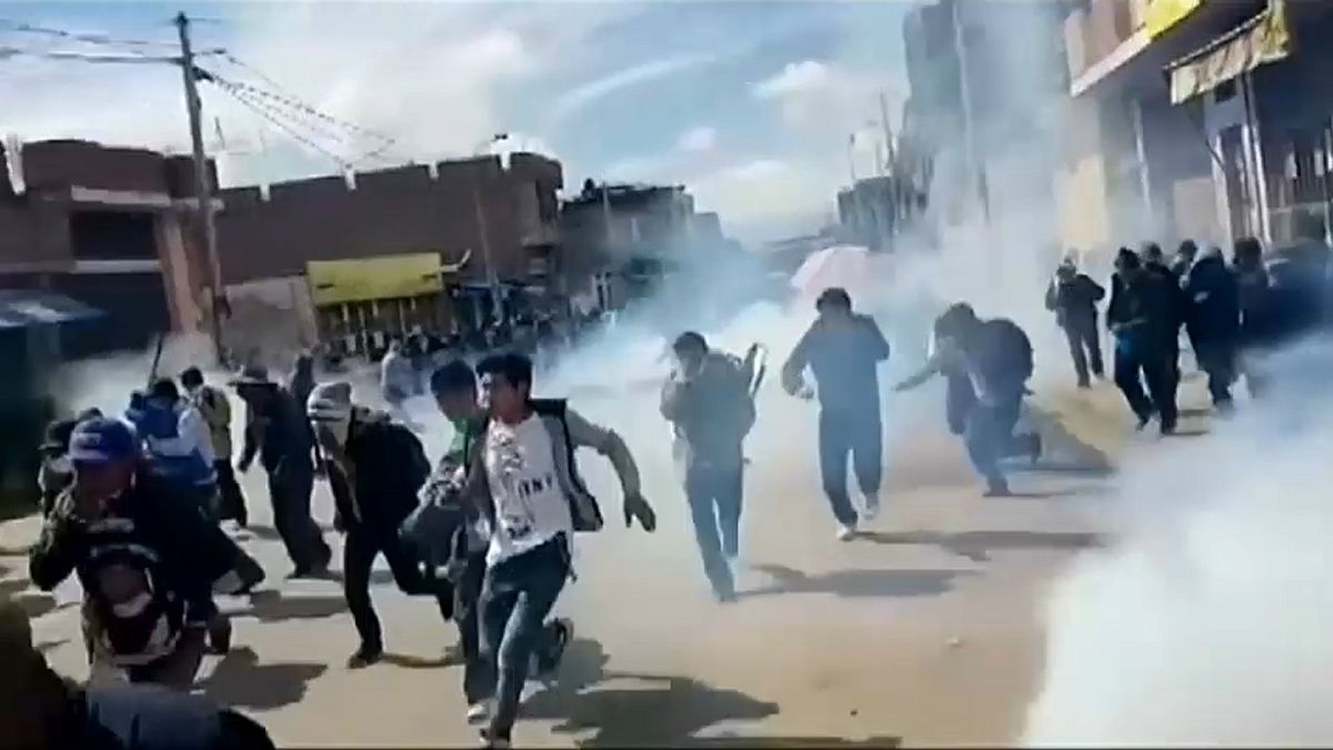 Dois mortos em confrontos no Peru