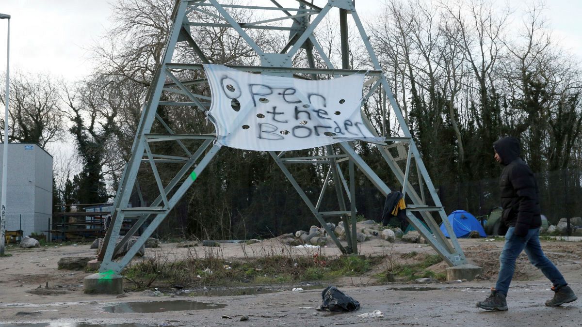 Tömegverekedés volt menekültek között Calais-ban 