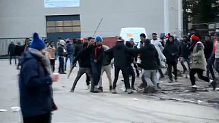 Francia toma medidas para evitar la violencia entre inmigrantes en Calais