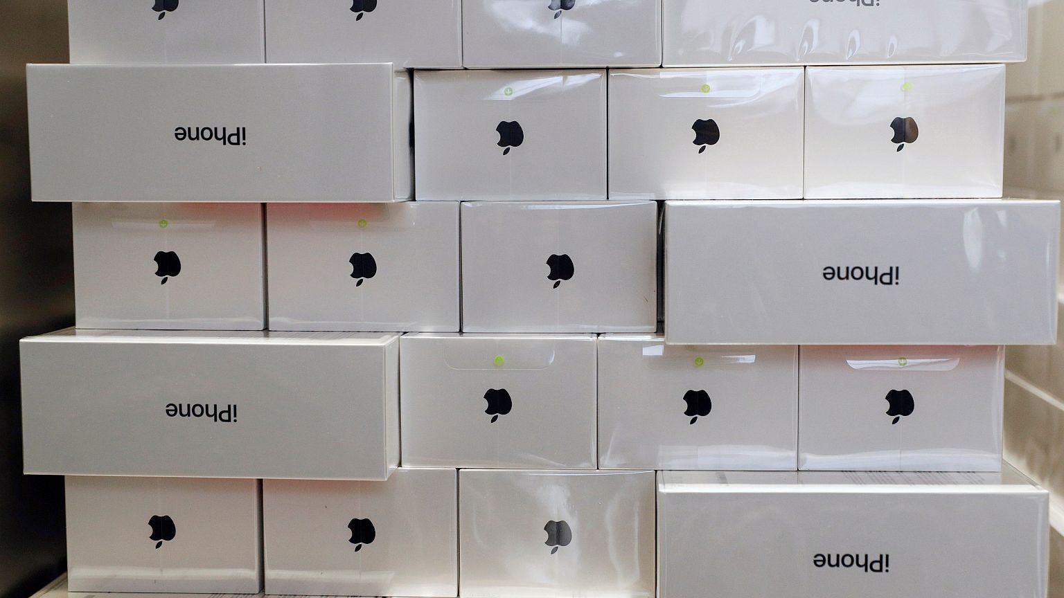 Des iPhone prêts à être vendus comme des petits pains.