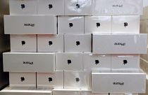 Des iPhone prêts à être vendus comme des petits pains.