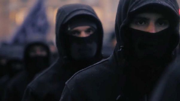 Ucraina, 600 paramilitari neo-nazi sfilano nella capitale Ucraina, 600 paramilitari neo-nazi sfilano nella capitale