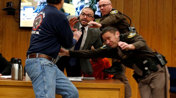 Abusi sessuali: padre di tre delle vittime si scaglia contro il "demone" Nassar Abusi sessuali: padre di tre delle vittime si scaglia contro il "demone" Nassar