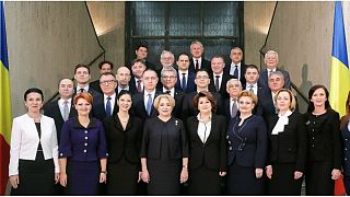 EU flag absent in Romania’s new official cabinet photo