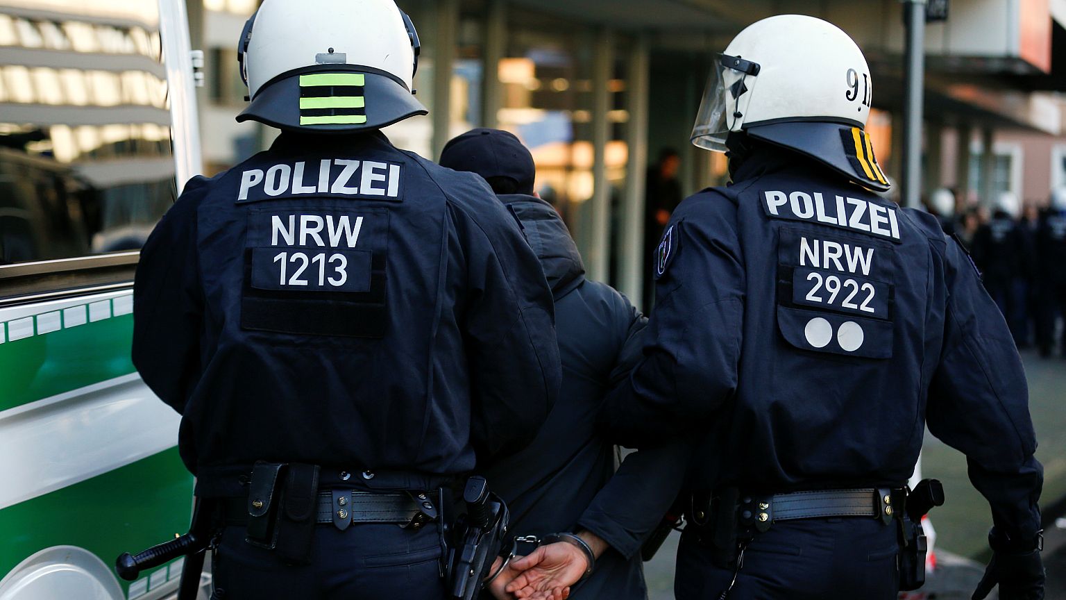 تركيا تعتقل 13 شخصاً عارضوا حملتها العسكرية في سوريا