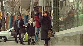 Ιράν: Συνελήφθησαν 30 γυναίκες επειδή έβγαλαν την μαντίλα τους