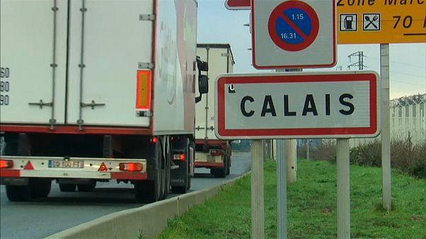Calais: dopo la rissa la Francia invia rinforzi Calais: dopo la rissa la Francia invia rinforzi