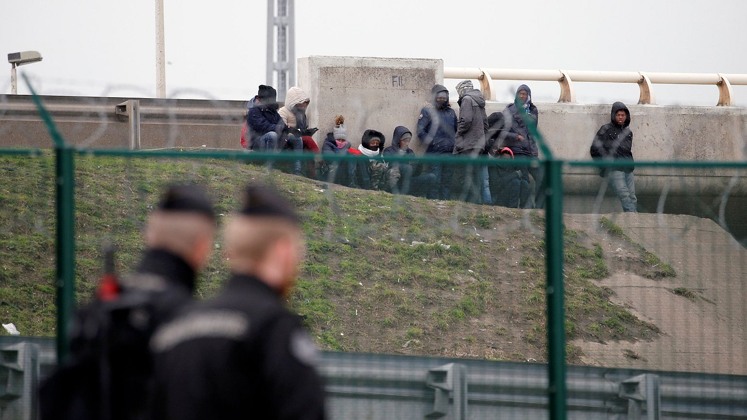 São cerca de 700 os migrantes que sonham com a passagem para o Reino Unido