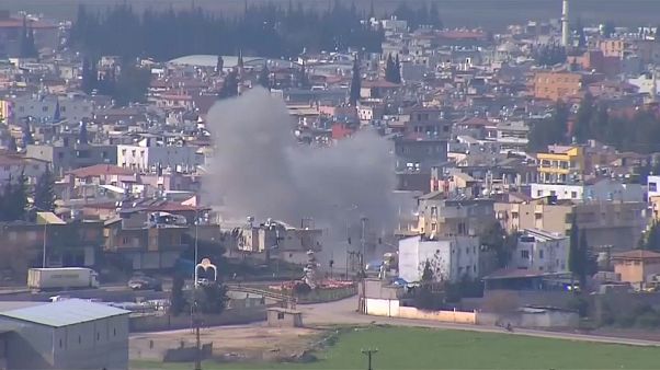 Dos muertos y 19 heridos en Turquía tras el lanzamiento de varios cohetes desde Siria Dos muertos y 19 heridos en Turquía tras el lanzamiento de varios cohetes desde Siria