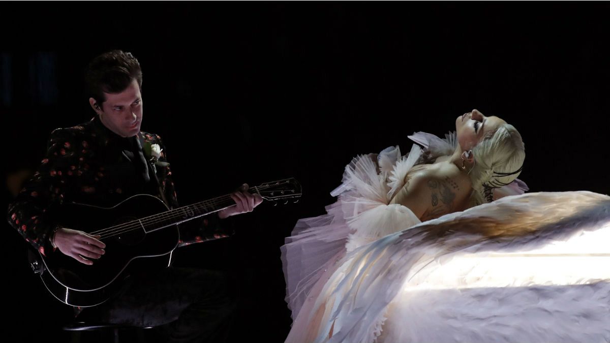 Lady Gaga megint lemondta az európai koncertjeit