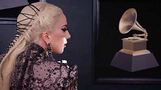 Lady Gaga cancela espetáculos na Europa
