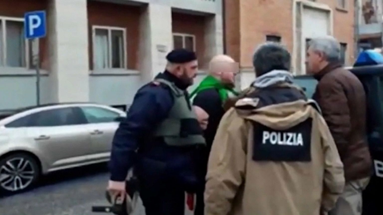 Italie : un fasciste ouvre le feu sur des migrants africains