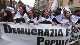 Corsica: nazionalisti in piazza contro la visita di Macron