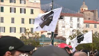 Miles de personas salen a las calles de Córcega para pedir más autonomía