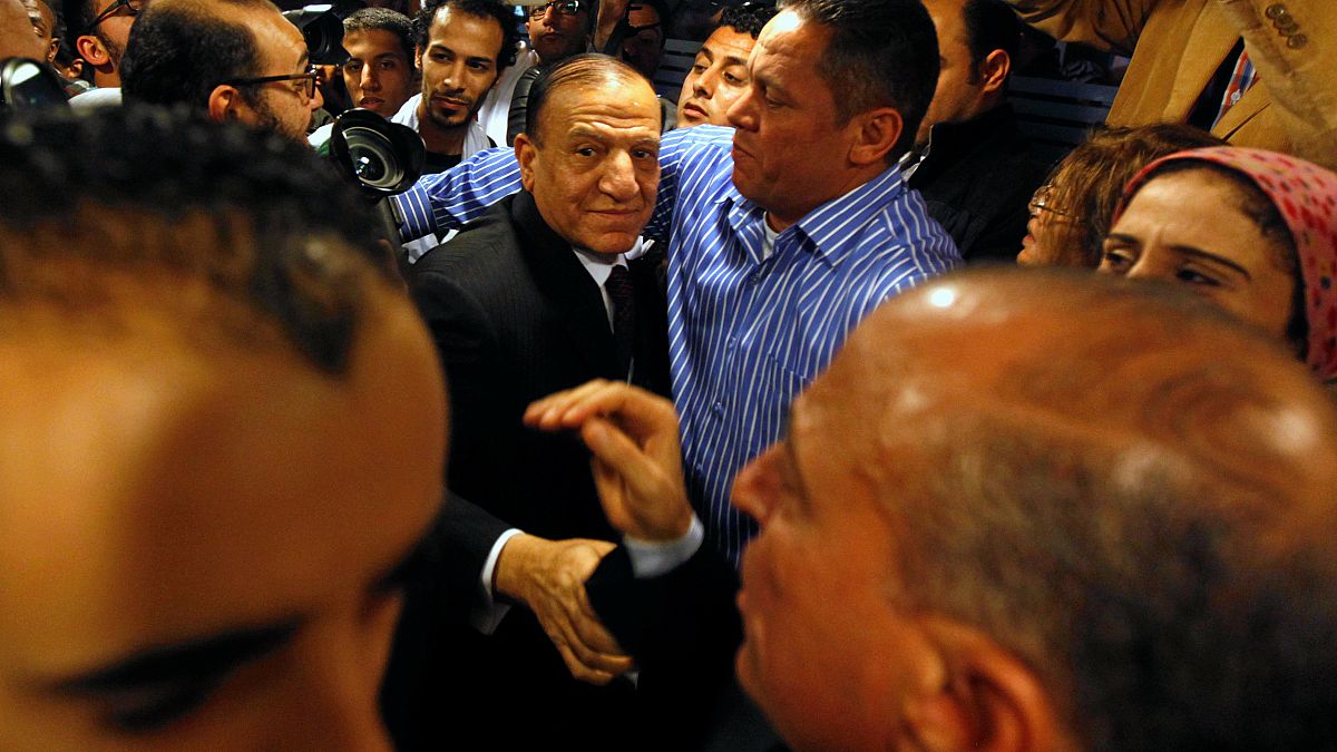  منسق حملة عنان يصف الإعلاميين المصريين بالأفاقين ويتوعد بملاحقتهم قضائيا