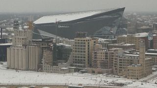 Fans brave the cold for Superbowl