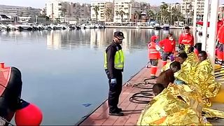 16 holttestet emeltek ki a Földközi-tengerből