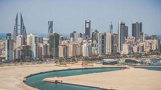 البحرين تجرد 8 مواطنين من جنسيتهم وترحلهم إلى العراق
