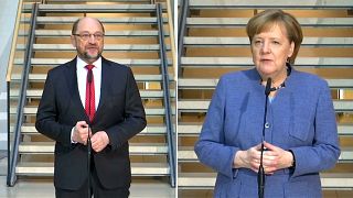 Merkel y Schulz continúan este lunes con las negociaciones