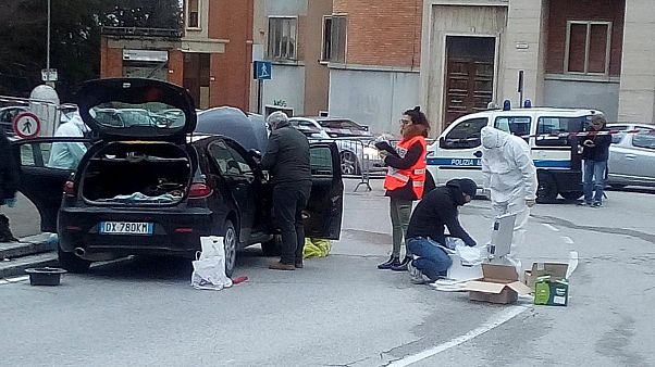 Bίντεο-ντοκουμέντο από το ρατσιστικό αμόκ στη Ματσεράτα Bίντεο-ντοκουμέντο από το ρατσιστικό αμόκ στη Ματσεράτα