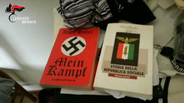 İtalya'da ırkçı saldırının görüntüleri yayınlandı İtalya'da ırkçı saldırının görüntüleri yayınlandı