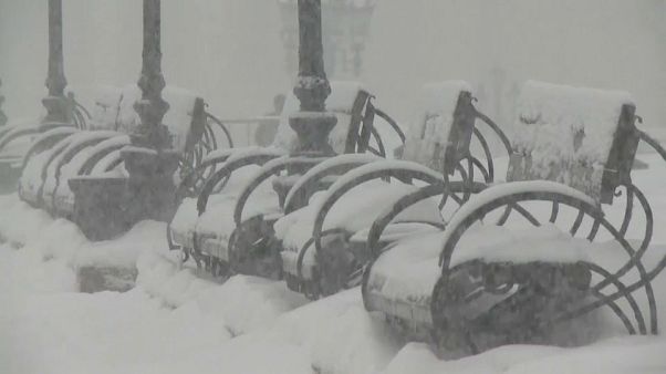La "nevada del siglo" lleva el caos a Moscú La "nevada del siglo" lleva el caos a Moscú