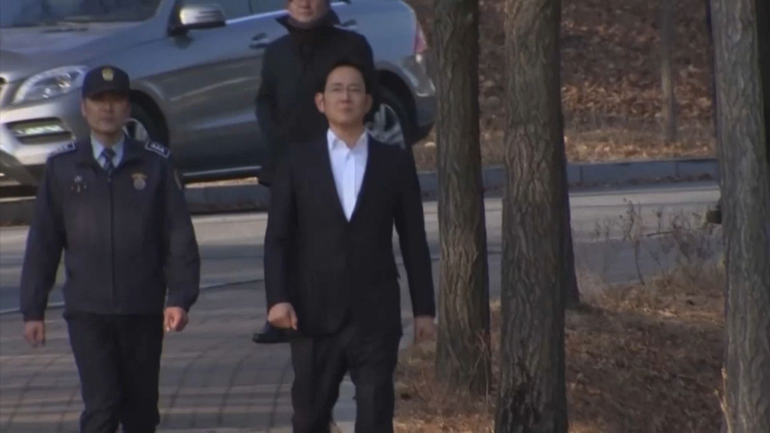 Samsung Group heir Jay Y. Lee left a South Korean jail a free man on Monday