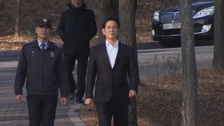 Scandalo Samsung, Lee esce di prigione: pena dimezzata e sospesa