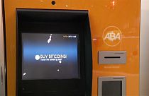 Lloyds prohíbe comprar bitcoines con sus tarjetas