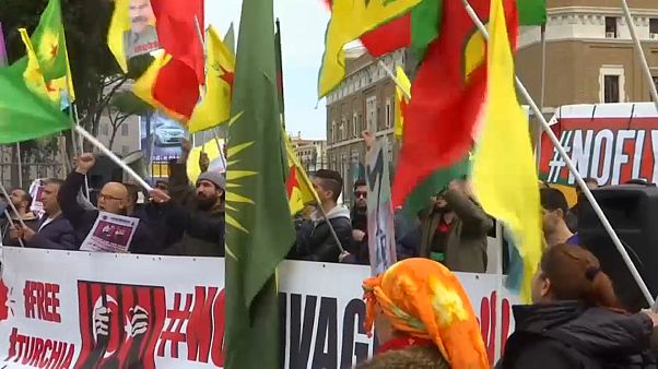 Протесты в Риме из-за визита Эрдогана Протесты в Риме из-за визита Эрдогана
