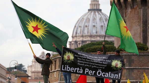 Protestas en Roma contra la visita del presidente turco Erdogan al papa Francisco Protestas en Roma contra la visita del presidente turco Erdogan al papa Francisco