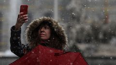 Cai neve em Madrid e Paris