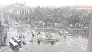 Heavy snow causes disruption in Madrid