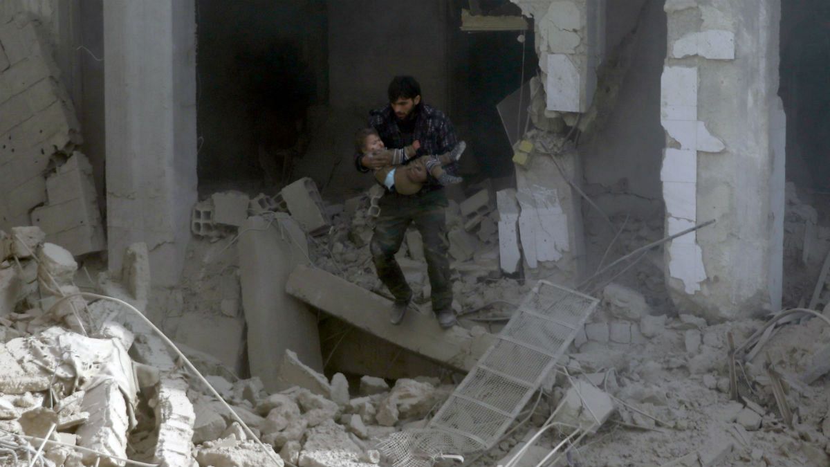    تصاویر تکان‌دهنده از حمله هوایی ارتش سوریه به غیرنظامیان در غوطه شرقی