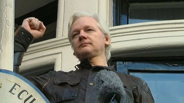 Londra, attesa per oggi una decisione sul futuro di Julian Assange Londra, attesa per oggi una decisione sul futuro di Julian Assange