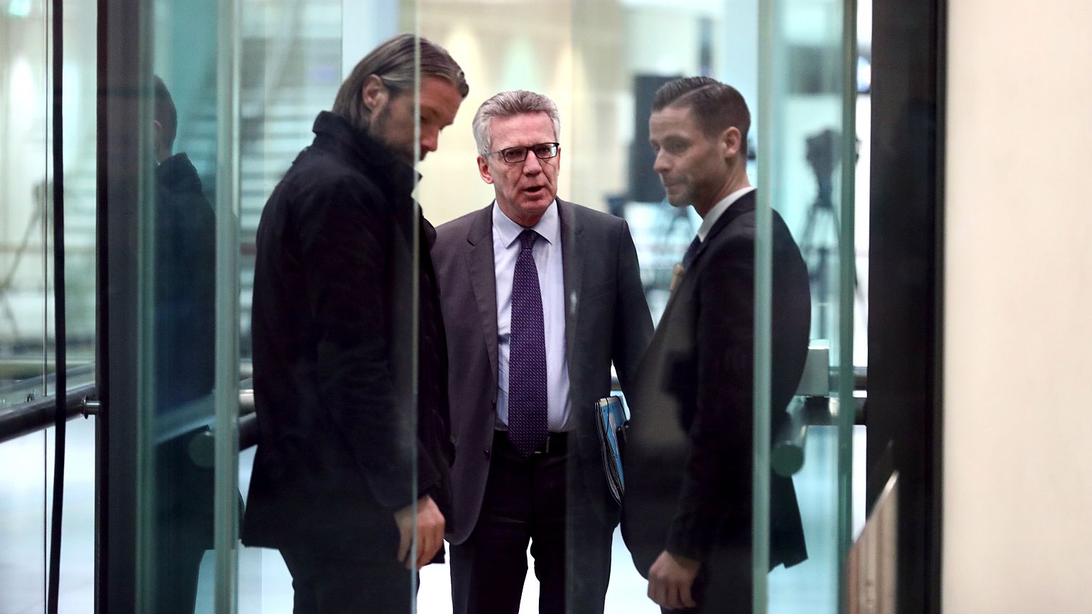 El ministro del Interior Thomas de Maiziere durante las negociaciones