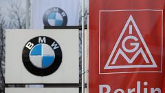 Der Tarifabschluss ist unter anderem für die Autobauer wichtig.