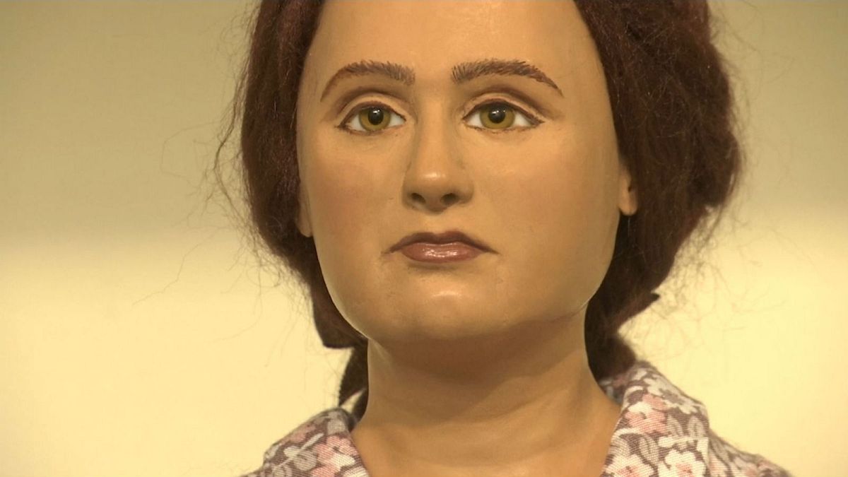 Dollmaker creates models of family who died in Holocaust