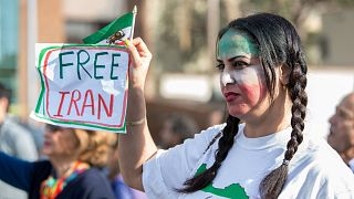 İranlıların yarısı başörtüsünün zorunluluk olmaktan çıkarılmasını istiyor