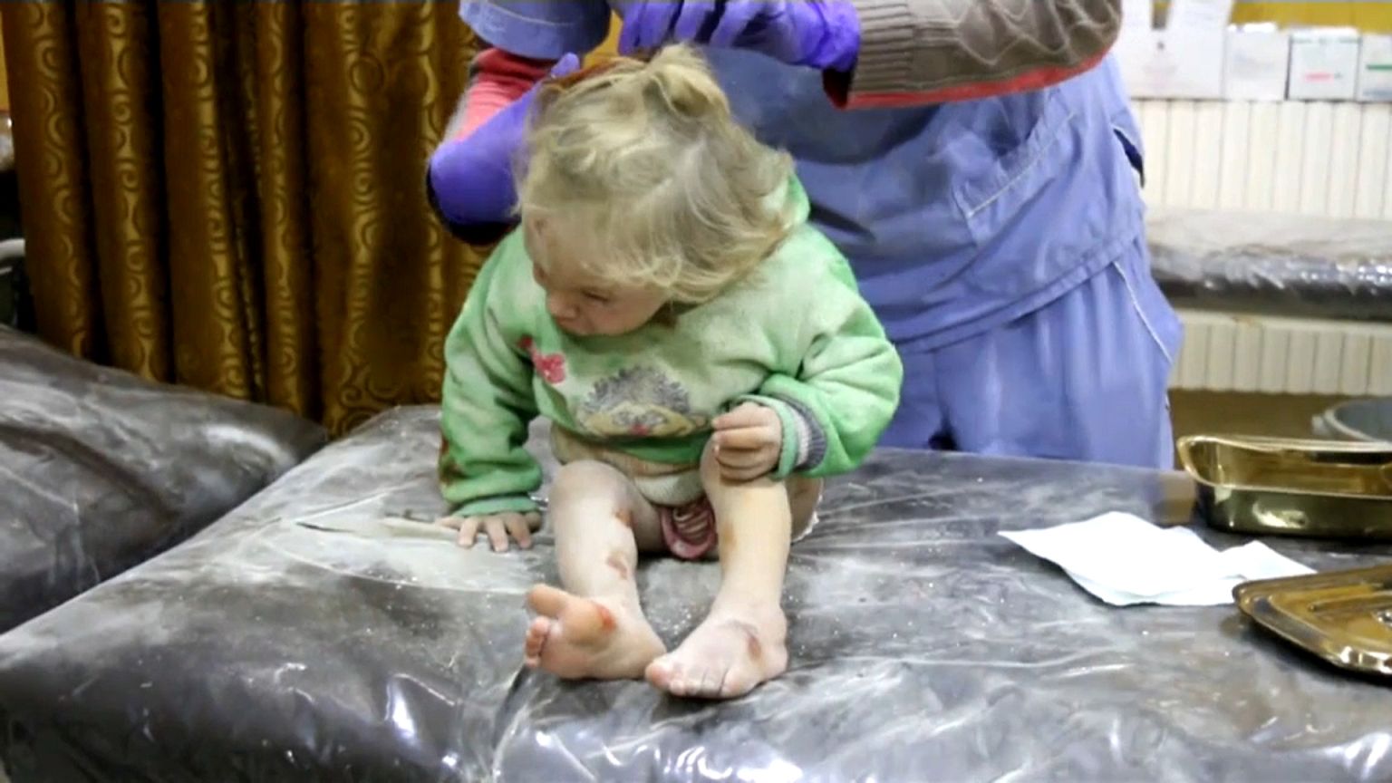 خبراء جرائم الحرب بالأمم المتحدة يحققون في استخدام غاز الكلور بسراقب السورية