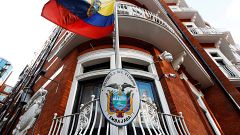 Wikileaks, per ora rimane valido il mandato di arresto per Julian Assange