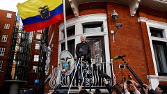 Суд не отменил ордер на арест Джулиана Ассанжа